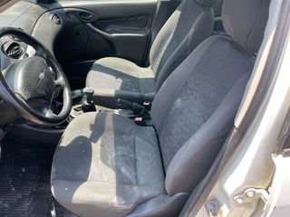 FORD FOCUS MK1 SEDAN-thumb-4