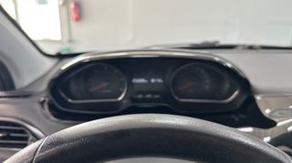 Peugeot 208 2012-thumb-12