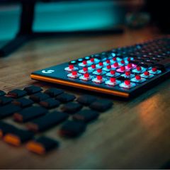 Logitech - G915 X LIGHTSPEED Low-Profile Wireless Gaming Keyboard-thumb-2