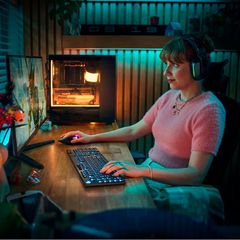 Logitech - G915 X LIGHTSPEED Low-Profile Wireless Gaming Keyboard-thumb-3