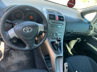 Toyota Auris 2009 Start-Stop-thumb-4