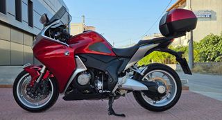 Honda VFR 1200 2011 F-thumb-1