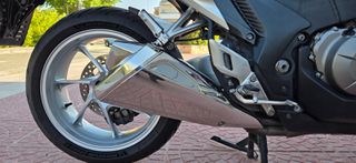 Honda VFR 1200 2011 F-thumb-11