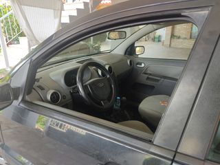 Ford Fusion 2003-thumb-3