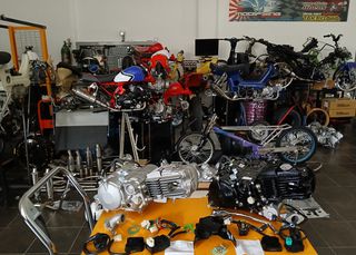 Honda Z 50 2024 BOBOS -   MONKEY Z50R + BAJA  antigrafi imitation-thumb-109