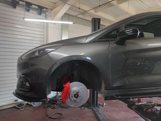 HyperBrake Brembo 4pot kit φρένων για Ford Fiesta MK8 ST 320x25mm