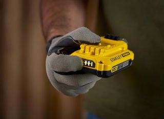 STANLEY SFMCD700D2A-QW 20V drill/driver-thumb-1