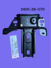 MAZDA 2 DE 2008-2014 ΜΕΤΑΧΕΙΡΙΣΜΕΝΑ ΑΝΤΑΛΛΑΚΤΙΚΑ ( Βάση στήριξης μηχανής επάνω αριστερή ( σασμάν ) οδηγού πλευρά με κωδικό D651-39-070 )