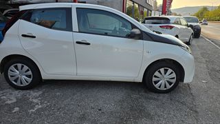 Toyota Aygo (X) 2020-thumb-9