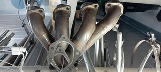 Πωλείται χταπόδι για τούρμπο Suzuki GSXR 1000 K5-6 Μεταχειρισμένο σε καλή κατάσταση. Πλακάκι turbo μικρό gt 28 garrett.