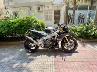 Aprilia Tuono 2016 V4 1100 RR-thumb-2
