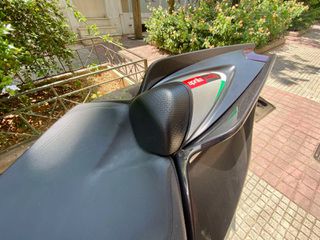 Aprilia Tuono 2016 V4 1100 RR-thumb-17