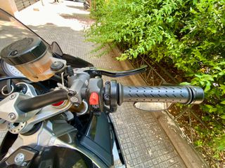 Aprilia Tuono 2016 V4 1100 RR-thumb-23