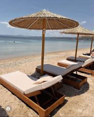 Ξαπλωστρες Αλουμινίου Ξύλινες Ομπρέλες Καρέκλες Σεζλόνγκ Τραπεζάκια