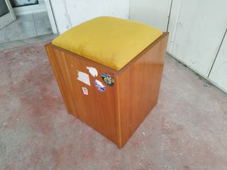 Σκαμπό ξύλινο με αποθηκευτικό χώρο