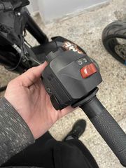 Δεξης διακοπτης ηλεκτρογκαζο ktm 125 200 250 390 σε άριστη κατάσταση 120 ευρο