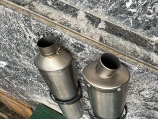 Εξατμησεις akrapovic Φ52 ήταν πάνω σε tdm 900. Κάνουν σε όλα τα μηχανάκια. Δίνονται και ξεχωριστά