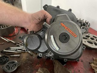 Καπάκι πηνίων  ktm 390 DUKE RC ADVENTURE ΣΕ ΑΡΙΣΤΗ ΚΑΤΑΣΤΑΣΗ 120 ευρο