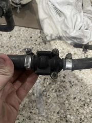 Πλαστικο καπάκι θερμοστάτη  ktm 640 625 και duke 50 ευρο