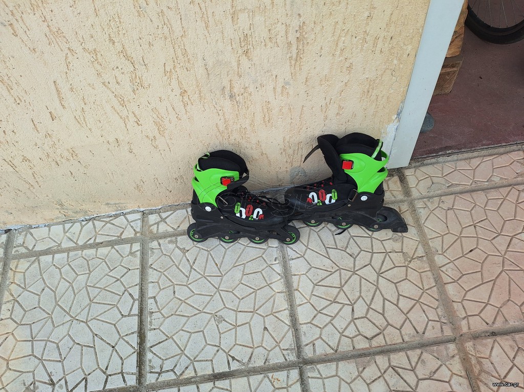 ROLLERS SKATE