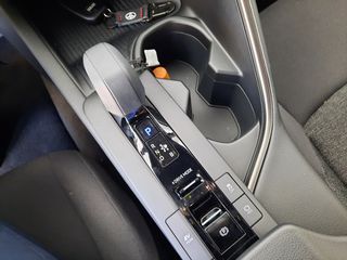 Toyota C-HR 2025 1.8 HYBRID C-ULT-thumb-12