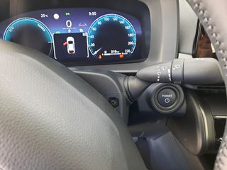 Toyota C-HR 2025 1.8 HYBRID C-ULT-thumb-18