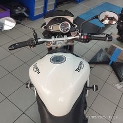 Triumph Speed Triple 1050 2011-thumb-1