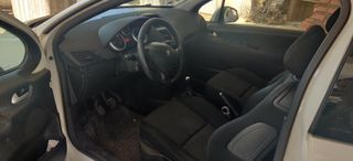 Peugeot 207 2010 1,4 diesel-thumb-12
