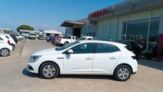 Renault Megane 2018-thumb-2