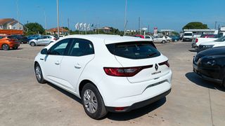 Renault Megane 2018-thumb-3
