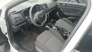 Renault Megane 2018-thumb-10
