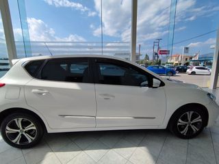 Nissan Pulsar 2016-thumb-6