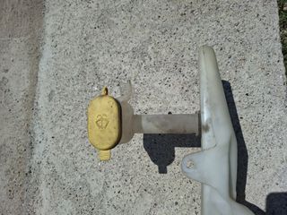 2003 ford focus ST170 windscreen water container.-thumb-2