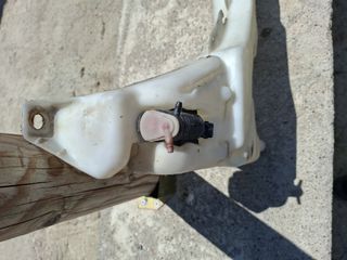 2003 ford focus ST170 windscreen water container.-thumb-3