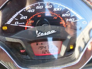 Piaggio Vespa GTS 300 2020-thumb-7