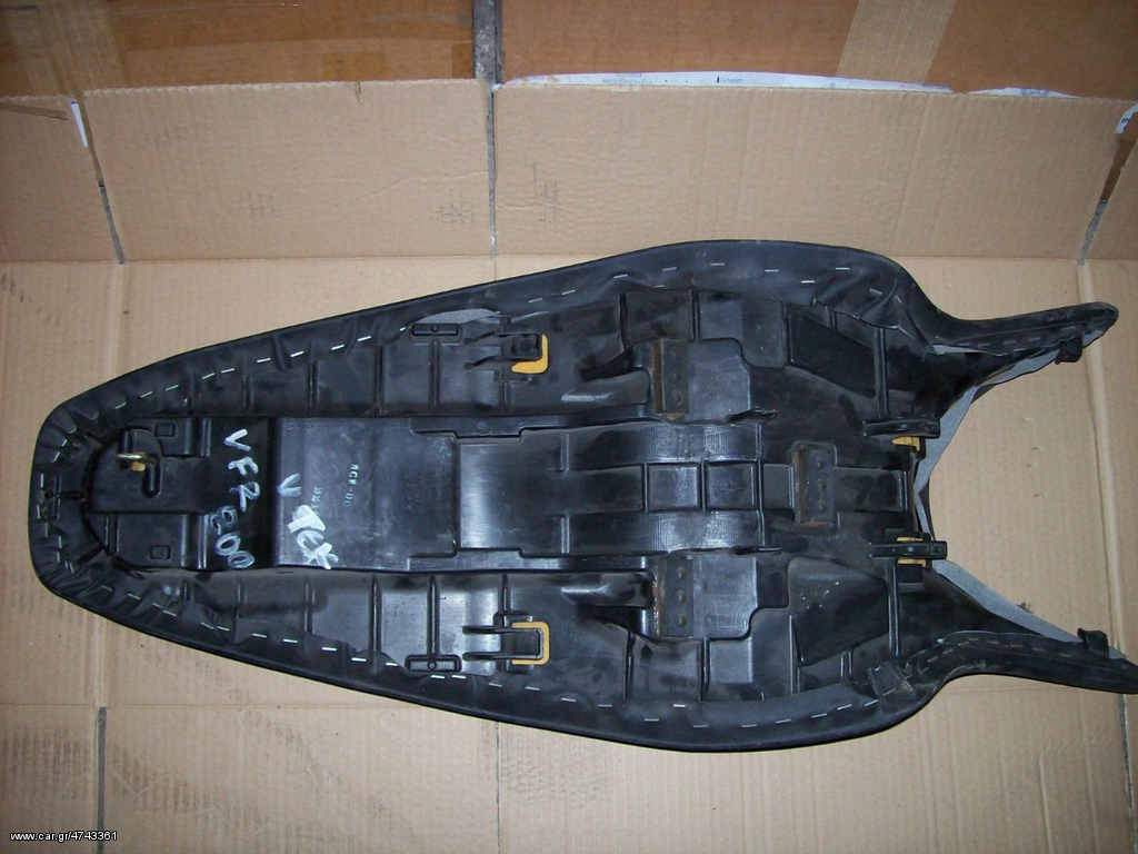 Honda VFR 800 - Σέλα