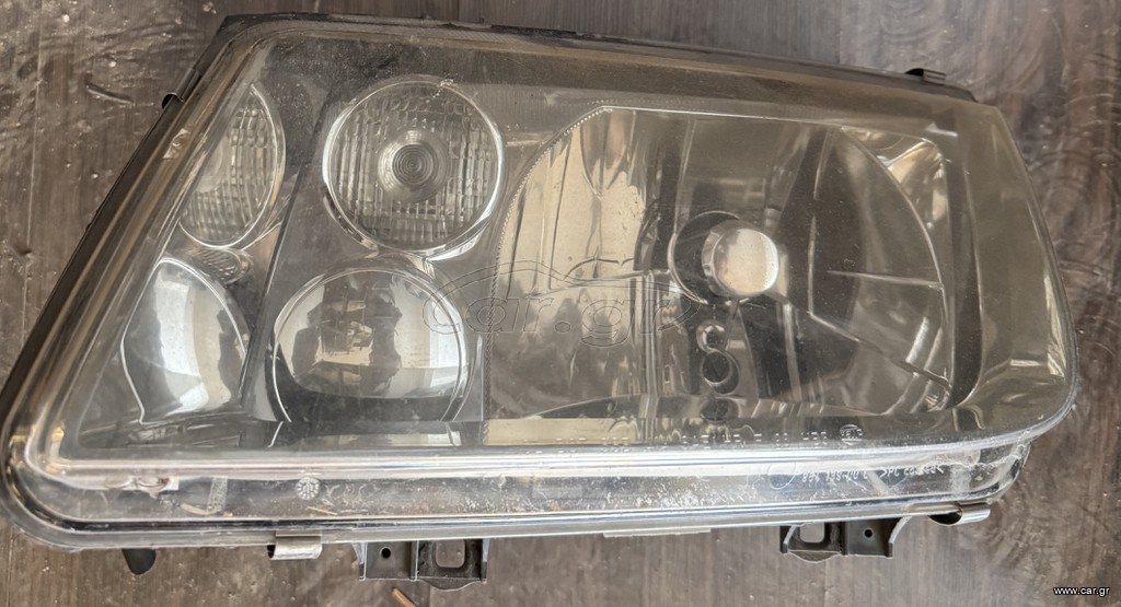 Δεξί-αριστερό  φανάρι μπρο VW bora 2001( γνήσιο) 
50€ χ2