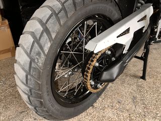 F800Gs Γνήσιες ζάντες κομπλέ με δίσκους ελαστικά