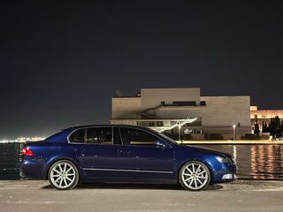 Skoda Superb 2010-thumb-21