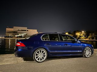 Skoda Superb 2010-thumb-23