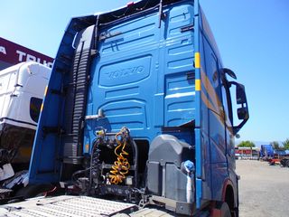 Volvo 2015 FH4 460 EURO 6-thumb-4
