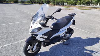 Aprilia SR MAX 300 2012