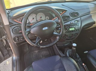 Ford Focus 2004-thumb-9