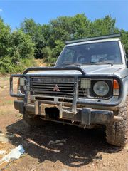 Mitsubishi Pajero 1990