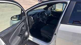 Toyota Yaris 2019 BI-TONE HYBRID-thumb-7