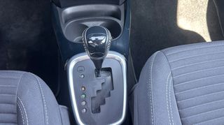 Toyota Yaris 2019 BI-TONE HYBRID-thumb-13