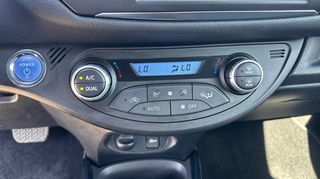 Toyota Yaris 2019 BI-TONE HYBRID-thumb-14