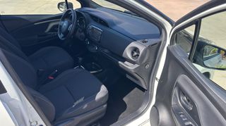 Toyota Yaris 2019 BI-TONE HYBRID-thumb-17
