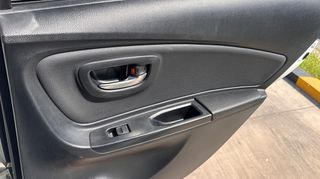 Toyota Yaris 2019 BI-TONE HYBRID-thumb-19