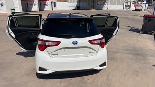 Toyota Yaris 2019 BI-TONE HYBRID-thumb-10